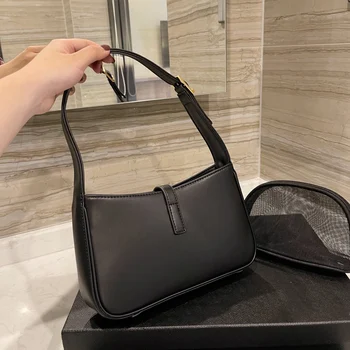 2021 Queenie Luxury Summer New Wild One-Shoulder Portable Baguette Bag Senior Sense Bag Female