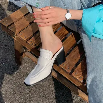 Дамски обувки 2021 лятото на нов продукт Baotou half чехъл малка кожена обувки открийте проста квадратна глава дебел ток, сандали с висок ток