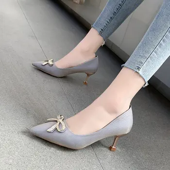 2021 пролетно - летния моден тренд дами генитални велур обикновена обувки на високи токове DY878