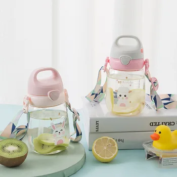 Kawaii Kids Water Bottle Plastic Cartoon Сладко with Straw Капак Въжето Children Milk Clear Child Gift Items