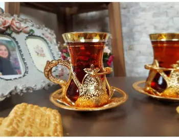 Стъклени турски чаени чаши комплект от 6 блюдец и дръжки на арабски османски декори, нови за сервиране и пиене housewarming БЕЗПЛАТНА ДОСТАВКА