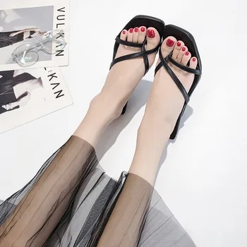 Сандали и чехли годишният нов стил джапанки европейски и американски шило петата мода дамски обувки