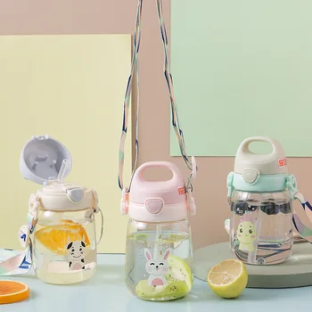 Kawaii Kids Water Bottle Plastic Cartoon Сладко with Straw Капак Въжето Children Milk Clear Child Gift Items