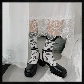 Drop Ship Top Ница White Black Bandana Paisley Pattern Crew Socks Градинска облекло на Жените Хип-хоп Мода Harajuku Ежедневни дамски Чорапи