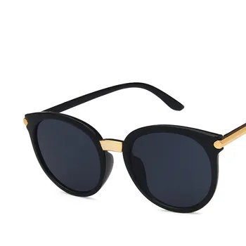 Нова мода слънчеви очила мъже, жени ретро цветни прозрачни малки цветни пластмасови Слънчеви очила с UV400 Спорт на открито Плажната пътуване