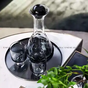 Лека луксозна модерна опушен-сив студена вода кана, прибори за вода, плодов сок банка стъклена чаша за вода, модел за украса на стаята вино посуда