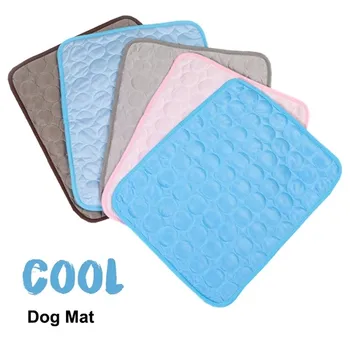 Pet Dog Pad Summer Cooling Mat Дишаща Dog Bed Ice Silk Pad Влагостойкое Одеяло на Дивана Хладна въздушна Възглавница За кучета Спален Мат