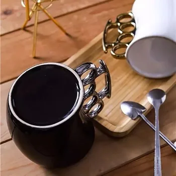 Нови 500 мл идеи юмрук чаша мед ставите и кастеты нестандартен подарък керамика отношение мляко, чаша кафе