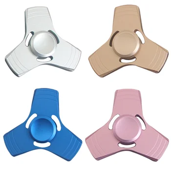 Fidget Toys 4-Color Triangle Aluminum Alloy Hand Spinner Adult Fidget Hand Spinner Облекчава Стреса Fidget Toy Spinner Кутия За Подарък